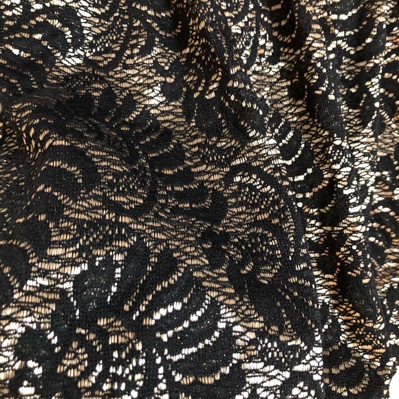 Women’s lace patterned skirt - Picture 3 of 3